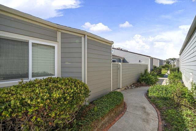 1744 Tattenham Road, Encinitas CA: https://media.crmls.org/mediaz/42407500-3dd1-453b-aed5-1e275ac27e3b.jpg