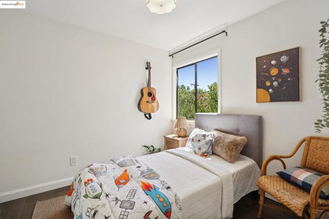 3360 Arizona St, Oakland CA: https://media.crmls.org/mediaz/4240f384-3917-4eff-b9f9-7c71c0d17f2e.jpg