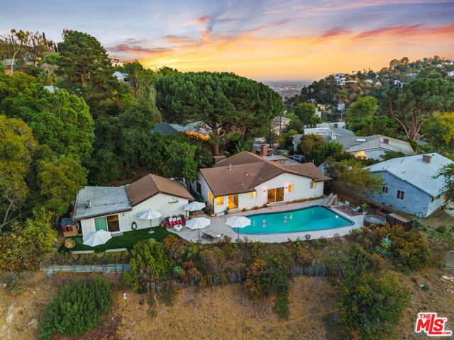 2316 Laurelmont Place, Los Angeles CA: https://media.crmls.org/mediaz/42414564-7267-4b60-a81d-71630f34c76b.jpg