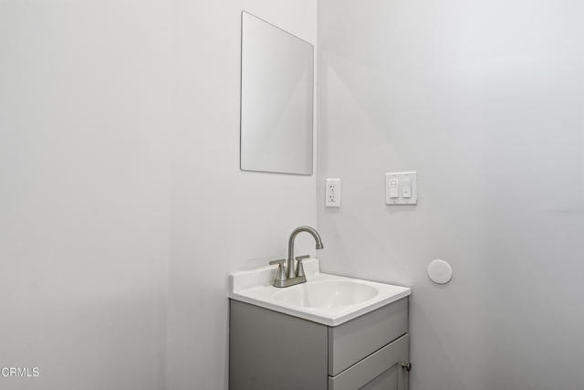 300 E Alhambra Road, Alhambra CA: https://media.crmls.org/mediaz/42416d82-b2af-4fef-9508-497c804fad63.jpg