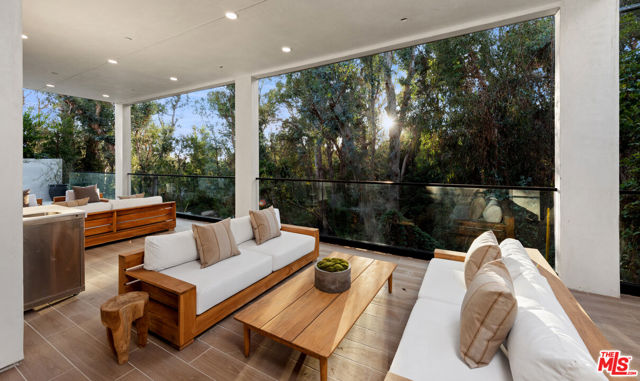 Drew Fenton | 505 Barrington Avenue Los Angeles CA | MLS: 7255319