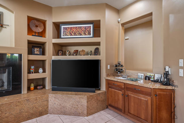 36296 Chagall Court, Cathedral City CA: https://media.crmls.org/mediaz/42421ef3-ebb6-4255-ac06-e8248d4c9646.jpg