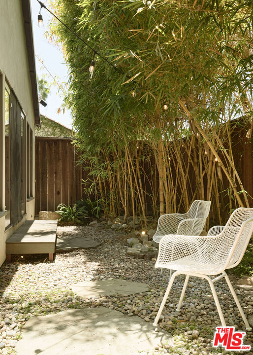 1959 Whitley Avenue, Los Angeles CA: https://media.crmls.org/mediaz/42423431-5de9-45f8-b99f-214a297997fe.jpg