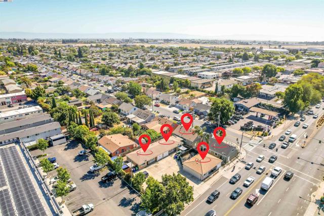21926 Victory Dr, Hayward CA: https://media.crmls.org/mediaz/42424c66-cc23-4680-b7d5-ffcd58f15f23.jpg