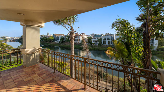5105 Via Donte, Marina del Rey CA: https://media.crmls.org/mediaz/4242b152-1eea-4449-83bc-725a372fc8dc.jpg