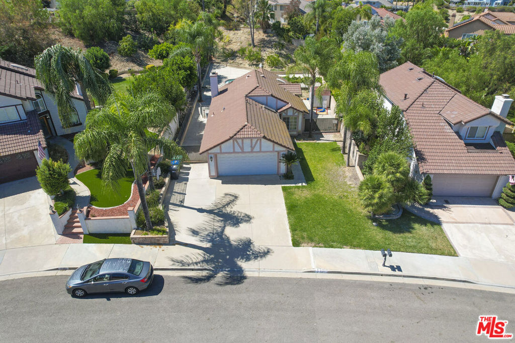 https://media.crmls.org/mediaz/4242df7e-f02b-4d45-bc95-4e3cdeebfa14.jpg?preset=X-Large
