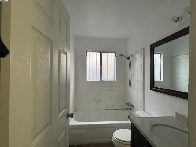 3338 Zamora Way, Stockton CA: https://media.crmls.org/mediaz/4243b816-588b-4f1d-9e9f-f7243500c5f3.jpg