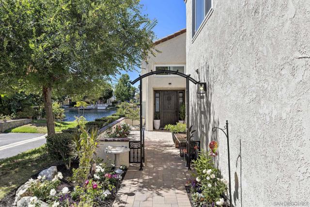 22875 Ridge Route Ln, Lake Forest CA: https://media.crmls.org/mediaz/4243cf21-912d-48e7-9ddb-3c3bf0b9591c.jpg