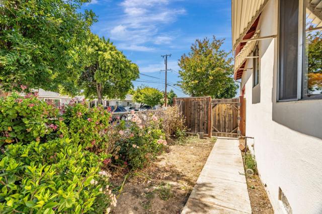 854 N 16th Street, San Jose CA: https://media.crmls.org/mediaz/4244013a-f535-4185-aef3-cefa5bf1bdc0.jpg