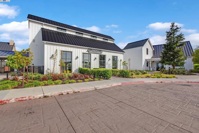 2222 Davie Pl, Tracy CA: https://media.crmls.org/mediaz/42441c4a-034b-4c6c-bad0-1c1b22295910.jpg