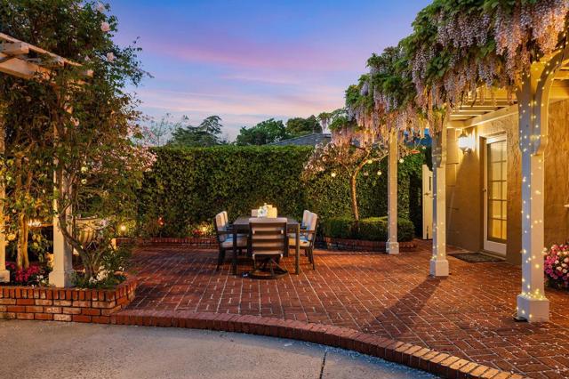 526 W Poplar Avenue, San Mateo CA: https://media.crmls.org/mediaz/42444dff-54ea-4e7a-83e3-874936948890.jpg