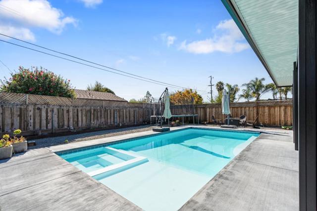 1231 Westward Drive, Hollister CA: https://media.crmls.org/mediaz/42447db9-c454-4c59-8b6e-0ff4e3783923.jpg