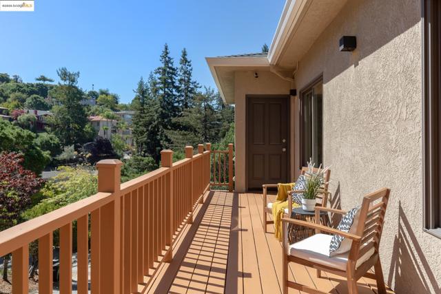 6330 Swainland Rd, Oakland CA: https://media.crmls.org/mediaz/4244b1c1-ead1-4f6e-936d-9a0b286fe524.jpg