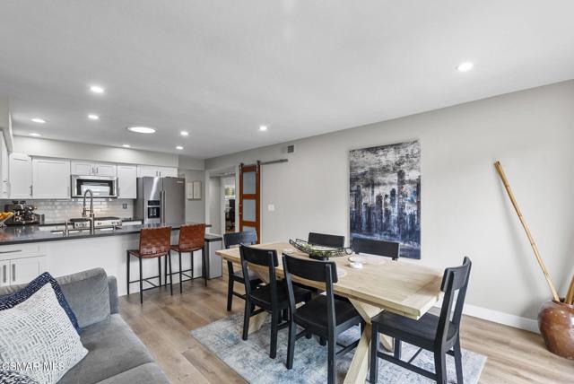 32140 Watergate Road, Westlake Village CA: https://media.crmls.org/mediaz/4244e234-d52c-432b-930c-e3b233451683.jpg