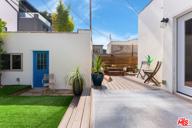 1774 Washington Way, Venice CA: https://media.crmls.org/mediaz/42451ddd-6786-46d6-b25c-7959c93f6848.jpg