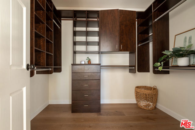 5018 Valleydale Avenue, Los Angeles CA: https://media.crmls.org/mediaz/4245b4f0-8c9d-4ff3-b4c4-a86c9c8ebb2c.jpg
