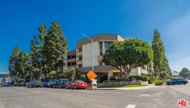 750 S Spaulding Avenue, Los Angeles CA: https://media.crmls.org/mediaz/4245b6c7-87e8-40ec-9f88-1622fcc36d43.jpg