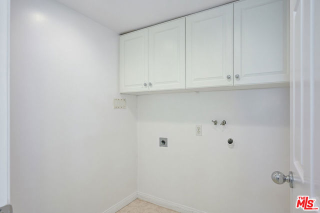 4250 Via Dolce, Marina del Rey CA: https://media.crmls.org/mediaz/424668e0-ee07-493a-ad84-a9424d0c127e.jpg