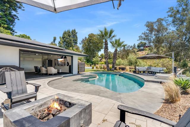 1271 Via Sendero, Escondido CA: https://media.crmls.org/mediaz/4246b4f7-ae79-435c-b093-5bb26b93e234.jpg