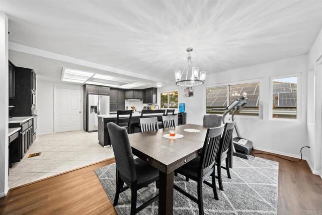 15425 Vista Vicente Dr, San Diego CA: https://media.crmls.org/mediaz/4247f917-2250-42dc-a2fa-1ad5c2cae56b.jpg