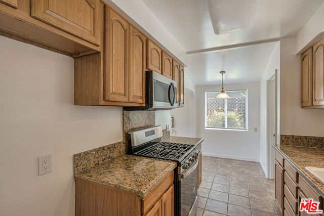 22125 Costanso Street, Woodland Hills CA: https://media.crmls.org/mediaz/4248af7d-2a36-4dbd-b83c-e475d04d9274.jpg