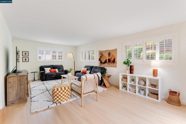 438 Odin Dr, Pleasant Hill CA: https://media.crmls.org/mediaz/42497d3d-7552-4501-9987-a4a564d56da6.jpg