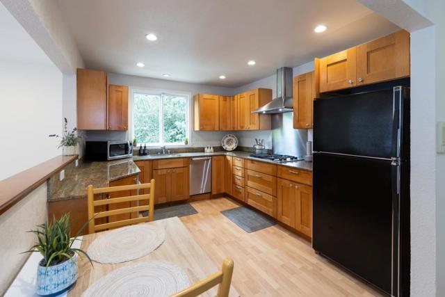 389 Sandalwood Drive, Aptos CA: https://media.crmls.org/mediaz/4249cc47-21aa-4cd2-a763-93328d9b0c35.jpg