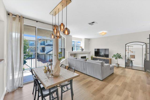 401 Baltic Circle,  CA: https://media.crmls.org/mediaz/4249dd6e-b3c7-4faf-bb8d-5ff755d09a01.jpg
