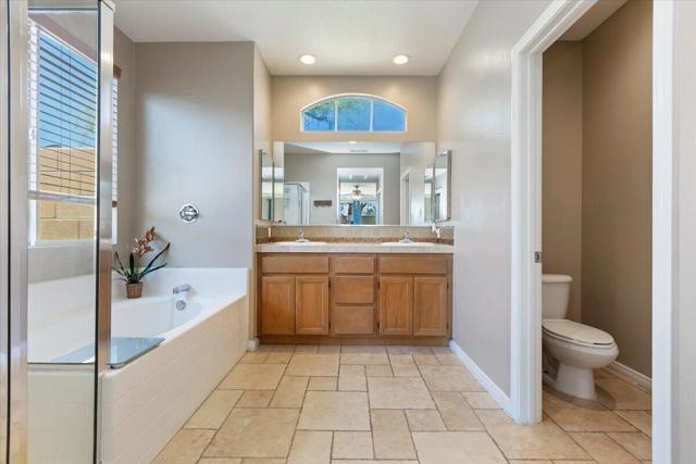 42330 Bridges Court, Indio CA: https://media.crmls.org/mediaz/424a4dfb-1367-44be-8368-eec83aef0bf9.jpg