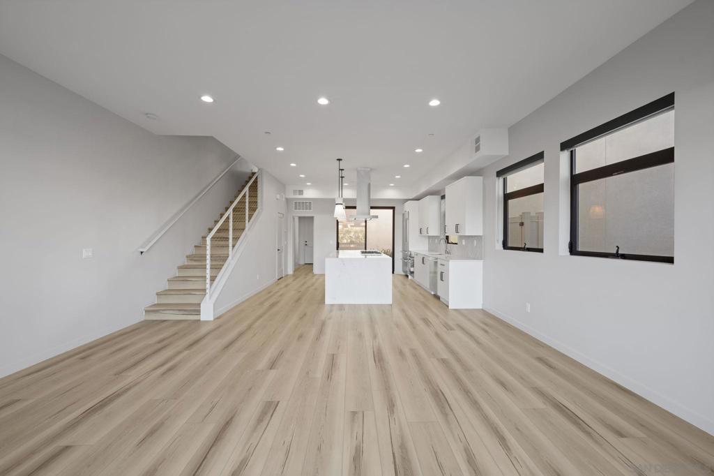 https://media.crmls.org/mediaz/424a6d78-732e-4f7c-9b88-0fb71379a235.jpg?preset=X-Large
