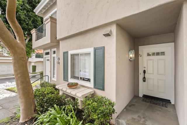 Detail Gallery Image 3 of 33 For 7215 Calabria Ct #74,  San Diego,  CA 92122 - 2 Beds | 2 Baths
