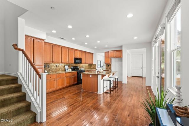 Detail Gallery Image 18 of 65 For 8240 Silver Cir, Ventura,  CA 93004 - 3 Beds | 2/1 Baths