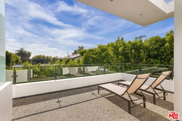 649 N Edinburgh Avenue, Los Angeles CA: https://media.crmls.org/mediaz/424c1c78-08f1-431e-abe7-5bbb43aa4614.jpg