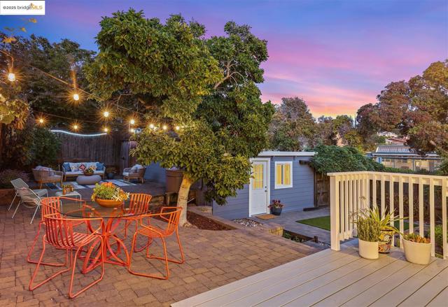 1000 Navellier St, El Cerrito CA: https://media.crmls.org/mediaz/424c2416-764b-4f13-8c7a-fae96494a38c.jpg