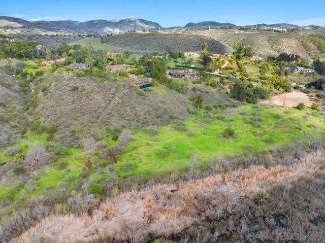 16574 Zumaque, Rancho Santa Fe CA: https://media.crmls.org/mediaz/424c8007-4df1-45a1-81cf-91162b9e0f68.jpg