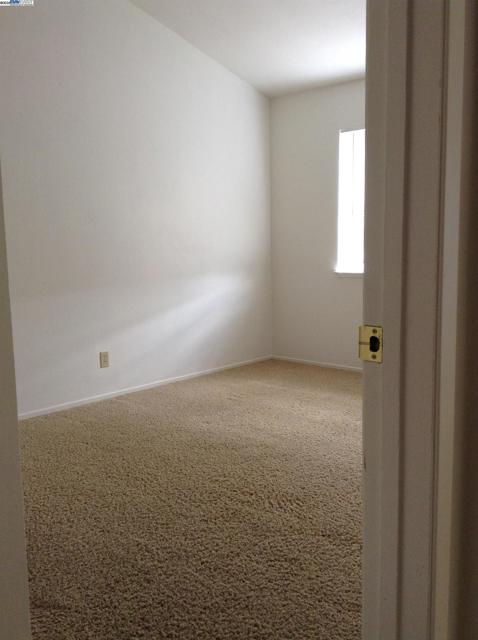 149 Pelican Loop, Pittsburg CA: https://media.crmls.org/mediaz/424c8c3c-f976-4c4f-9829-9fe2687ee659.jpg