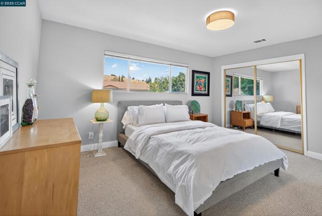 2173 Madrone Dr, Fairfield CA: https://media.crmls.org/mediaz/424ce58f-d842-43df-8e30-2a83251fed1e.jpg
