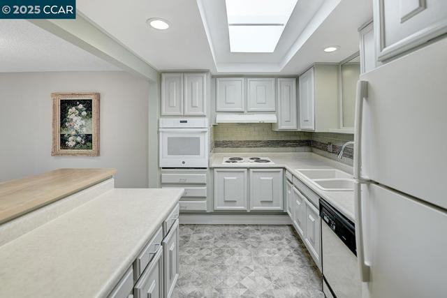 1400 Canyonwood, Walnut Creek CA: https://media.crmls.org/mediaz/424d7db7-4ae8-493c-a6d4-b86a1fe40196.jpg