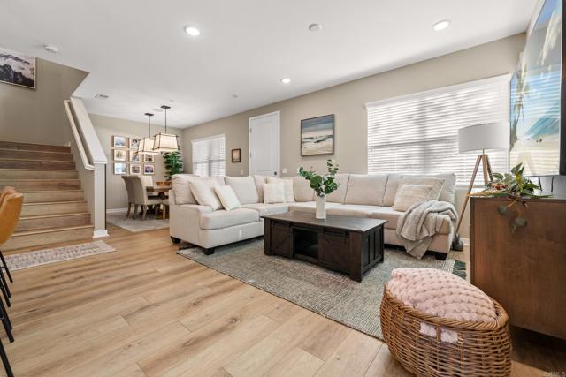 Detail Gallery Image 6 of 44 For 13085 Olympus Cir #1,  Poway,  CA 92064 - 3 Beds | 2/1 Baths