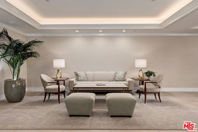 300 N Swall Drive, Beverly Hills CA: https://media.crmls.org/mediaz/424e6478-1c17-4519-9f09-318ad68d64ee.jpg