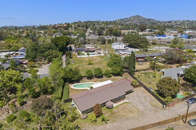 3718 Barbic Ct, Spring Valley CA: https://media.crmls.org/mediaz/424edeb4-25fb-4ea9-8725-057c91adc320.jpg