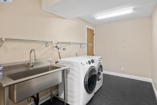 2567 Humboldt, San Leandro CA: https://media.crmls.org/mediaz/424f1852-ffa5-4a8d-b72f-792b2243f3e3.jpg