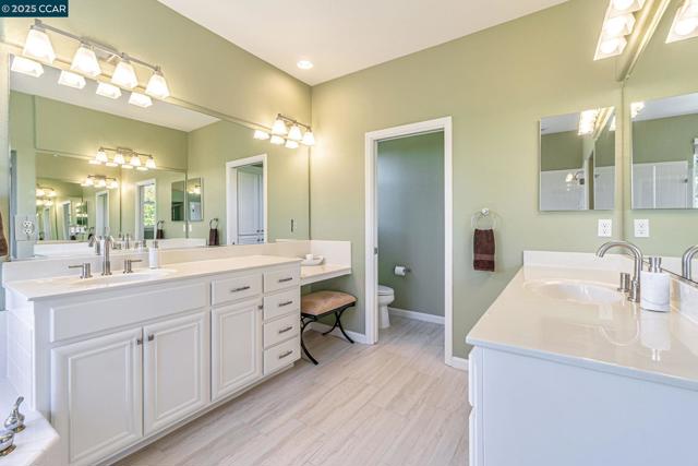 1039 Rolling Woods Way, Concord CA: https://media.crmls.org/mediaz/424f2daa-4e46-4d79-8fb5-7c77b23d2ce3.jpg