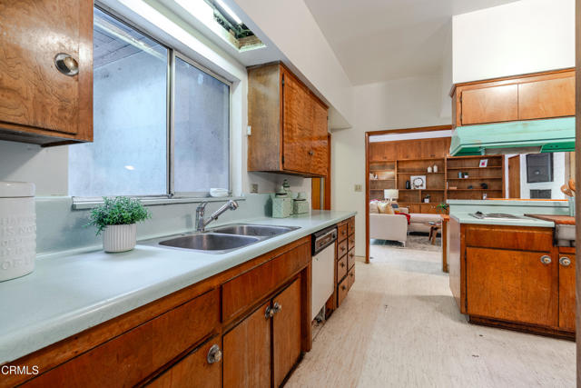 Detail Gallery Image 10 of 57 For 817 E Mountain St, Glendale,  CA 91207 - 5 Beds | 4/1 Baths