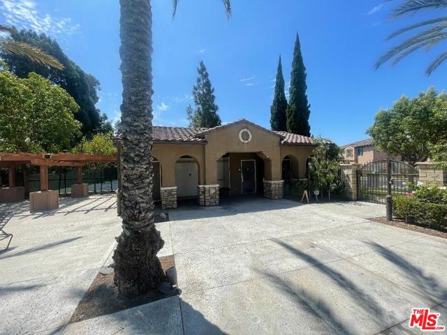 9009 S Calvin Way, Inglewood CA: https://media.crmls.org/mediaz/424f9838-7e2c-4d52-ab65-db9a8ddecb41.jpg