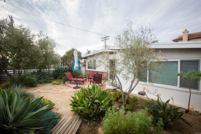 Detail Gallery Image 13 of 17 For 7209 Draper, La Jolla,  CA 92037 - 3 Beds | 3 Baths