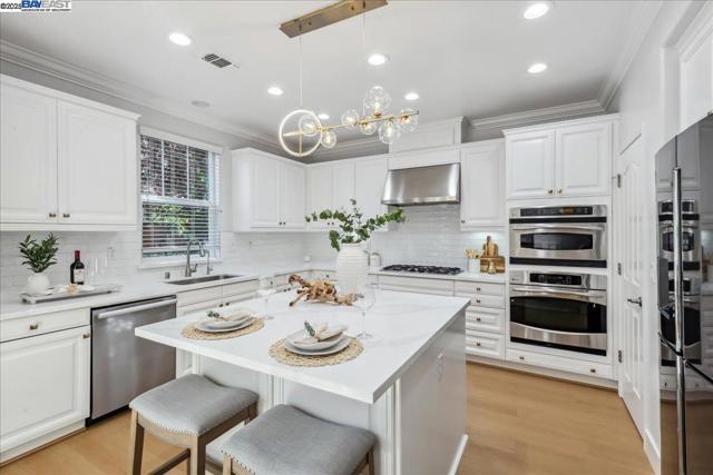4875 Thorndike Ln, Dublin CA: https://media.crmls.org/mediaz/424fd129-f25a-4448-8b5e-28e4971c6e83.jpg