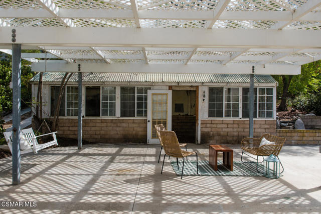 2219 Mapleleaf Avenue, Newbury Park CA: https://media.crmls.org/mediaz/424ffaa9-82ee-4596-968c-8edb299a268a.jpg