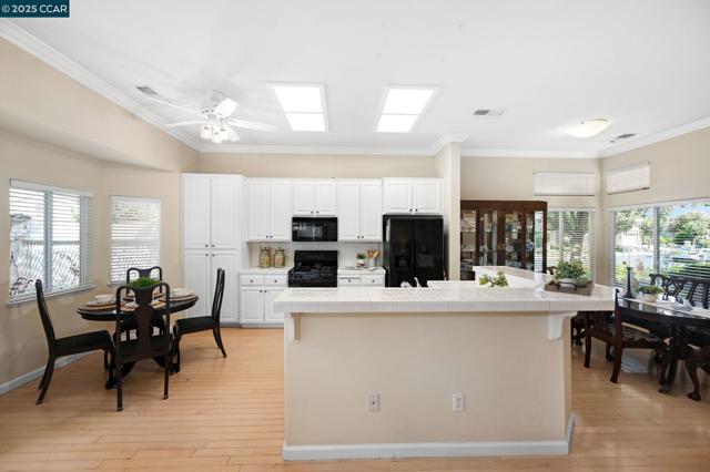 95 Goldspur Way, Brentwood CA: https://media.crmls.org/mediaz/4250b43f-03ca-4440-b5c0-8135e8845f31.jpg