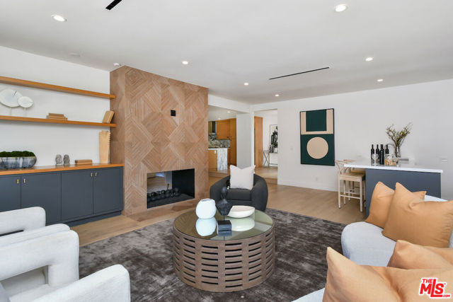 3221 Elvido Drive, Los Angeles CA: https://media.crmls.org/mediaz/42517127-cb9d-4824-bd5f-951349f6e414.jpg